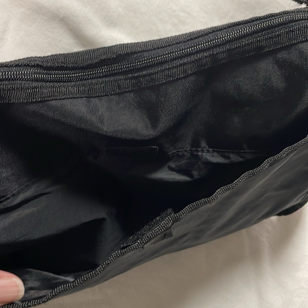 Old Navy Black travel purse - Picture 6 of 10